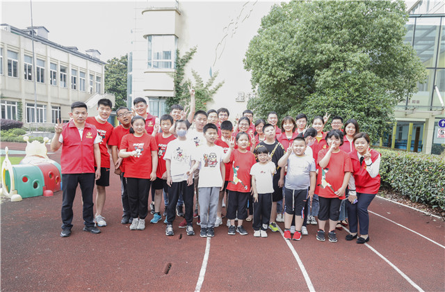 中天集团总部志愿者赴艮山路小学陪伴特殊孩童