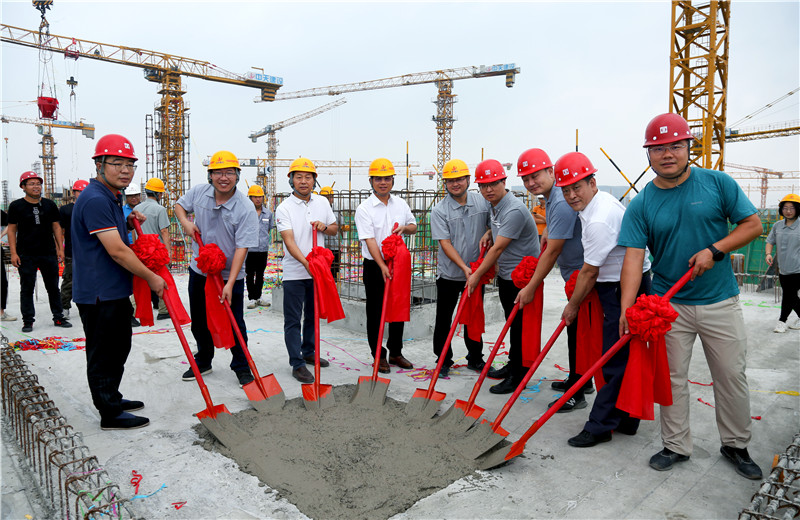 8月17日，中天北京集团中海首钢园金裕雅苑项目举行封顶仪式。