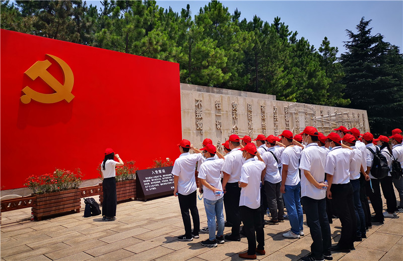 2020年6月30日，中天三建党支部组织上海区域、苏南分公司全体党员及部分流动党员、预备党员、入党积极分子等40余人赴嘉兴南湖开展“七一”主题党建活动。