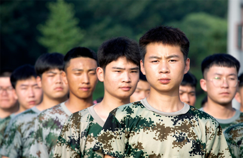 2021年7月6日，中天北京集团百名应届大学生褪下便服换上军装，在训练场上接受为期2天的军训，享受入职前的第一份美好记忆。