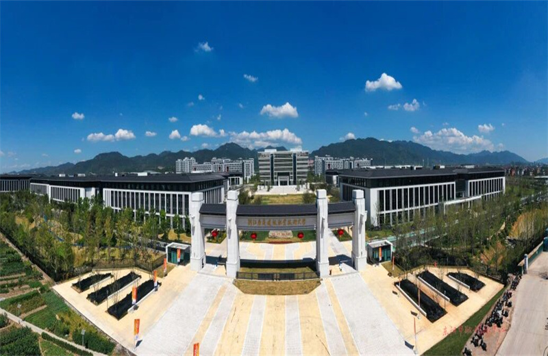 2025年9月7日上午，由中天一建承建的浙江广厦建设职业技术大学木雕小镇校区（二期）举行竣工启用仪式。至此一期、二期经过两年多点时间已经全部建成交付。