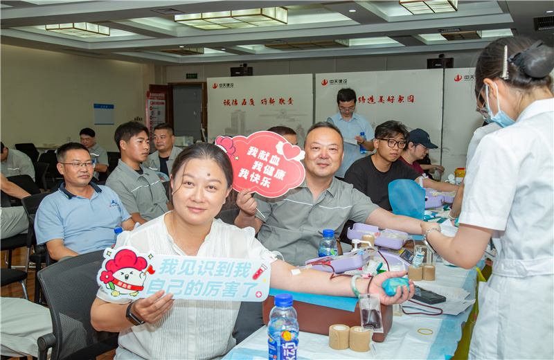 2026年8月7日，中天六建开展第七届“热血中天”无偿献血公益活动，共计30名员工成功献血，总献血量达8700毫升，以热血传递温暖，以大爱为生命护航。